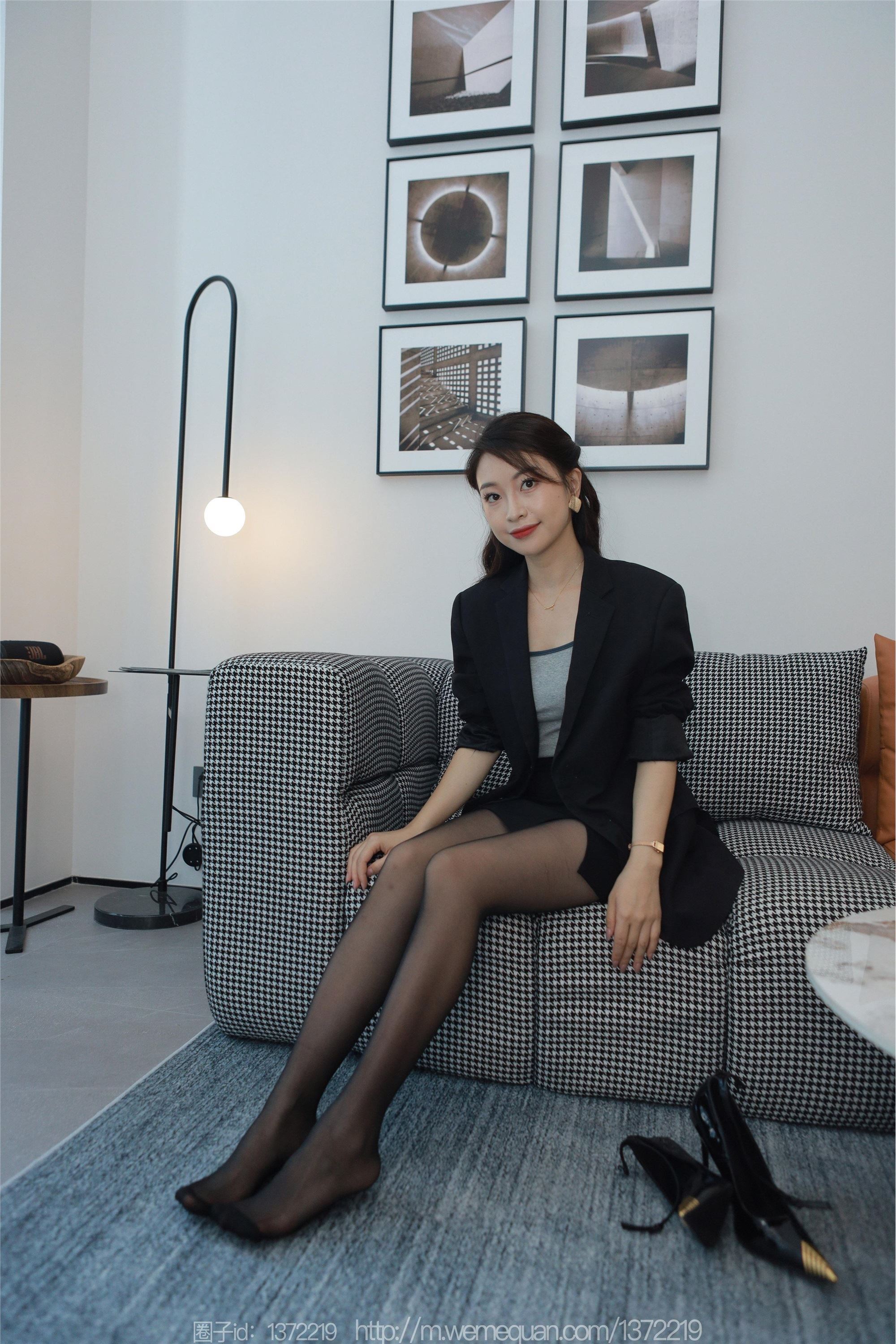 IESS异思趣向  2023.07.27 丝享家 1491 小婕《黑金高跟鞋》